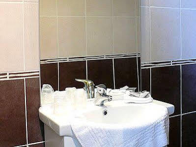 Logis Drom'Sud Hotel Donzère Kültér fotó